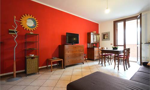 Ampio e Luminoso Primo Piano con doppio terrazzo e doppio Garage 