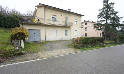 Ampio Quadrilocale con Giardino Privato, Terrazza e Sottotetto – Massima Indipendenza