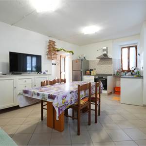 Porzione di Casa In Vendita a Canossa