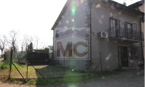 CASALGRANDE PORZIONE DI CASA  PARZIALMENTE RISTRUTTURATA 