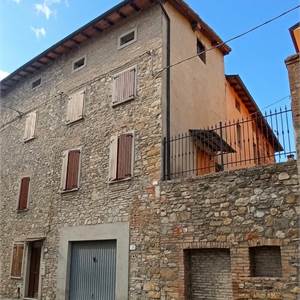 Porzione di Casa In Vendita a Canossa