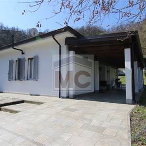 Porzione di Casa In Vendita a Viano