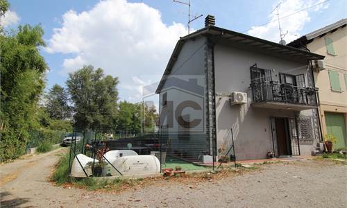 CASALGRANDE PORZIONE DI CASA  PARZIALMENTE RISTRUTTURATA 