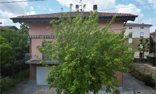ARCETO VILLA SINGOLA CON GIARDINO POSS. 2 UNITA' IMMOBILIARI