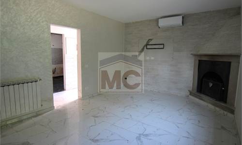 PORZIONE DI CASA  PARZIALMENTE RISTRUTTURATA 